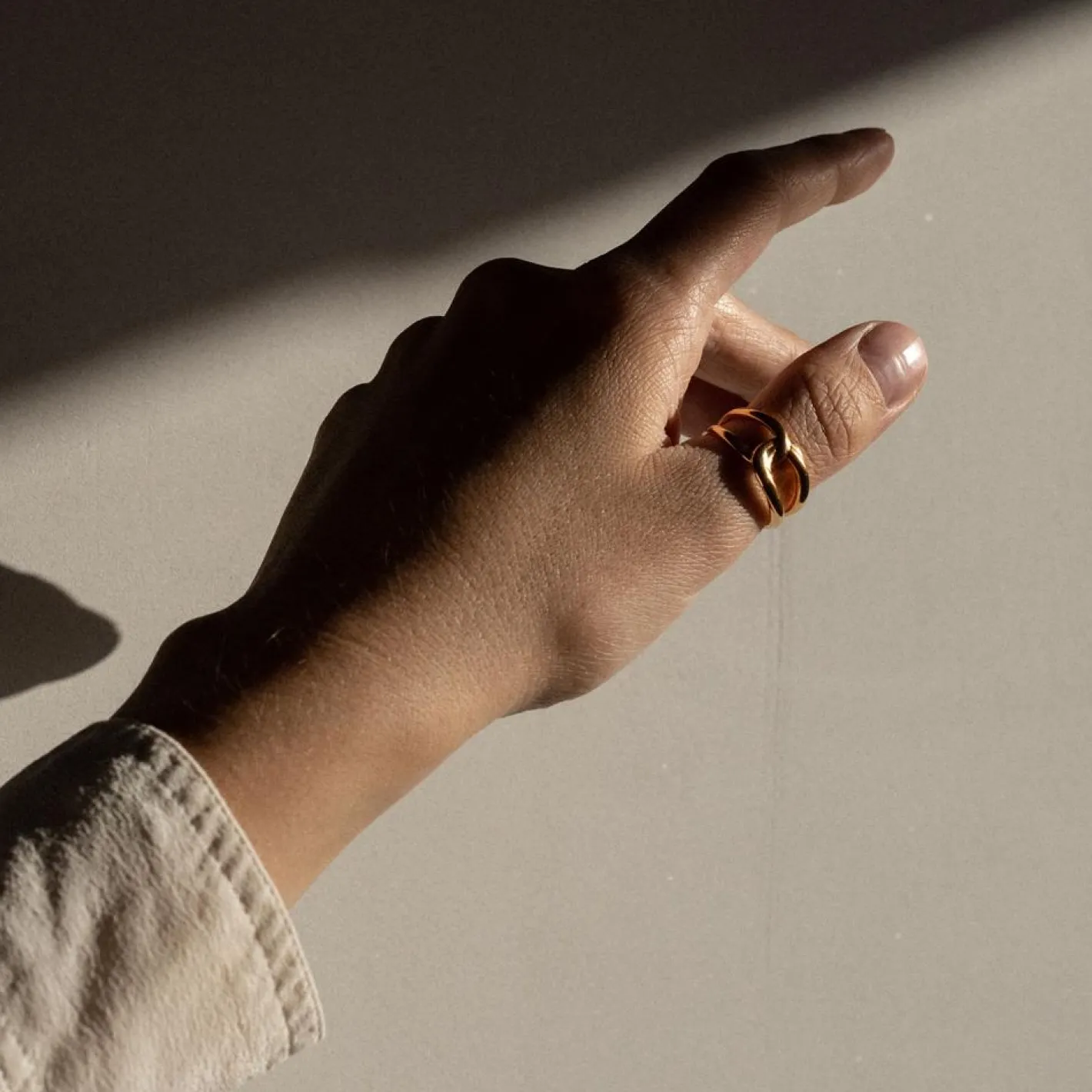 Hot STILNEST Bonds Endless Ring