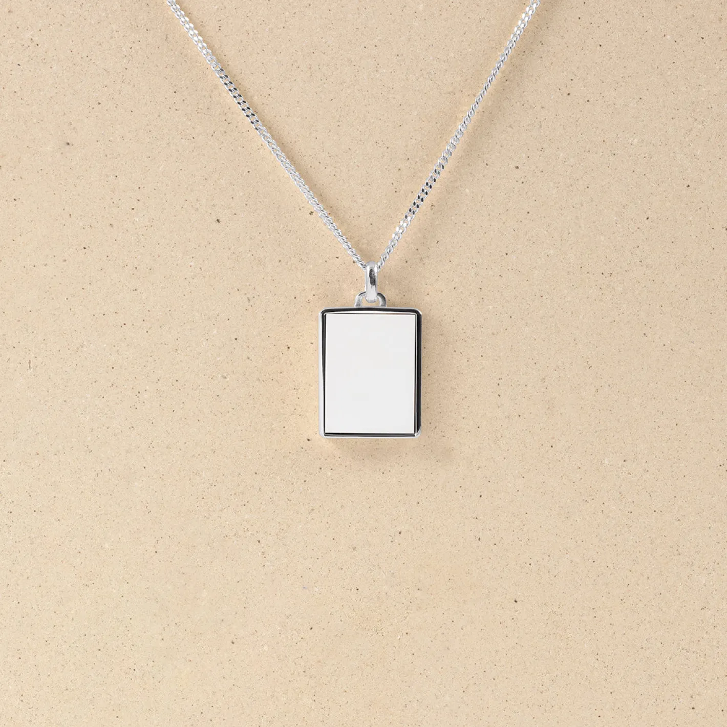 Shop STILNEST Chalcedon Tag Kette