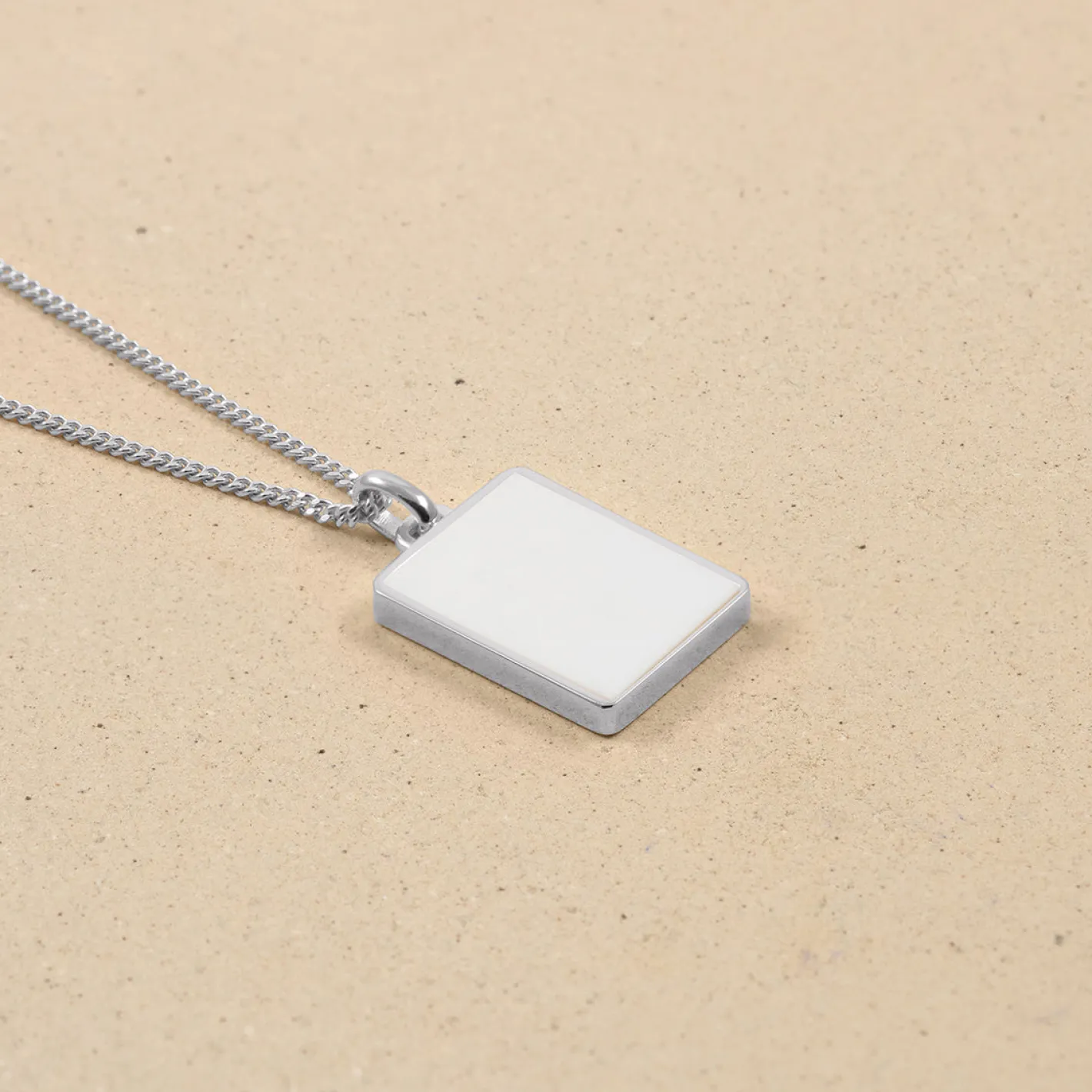 Shop STILNEST Chalcedon Tag Kette