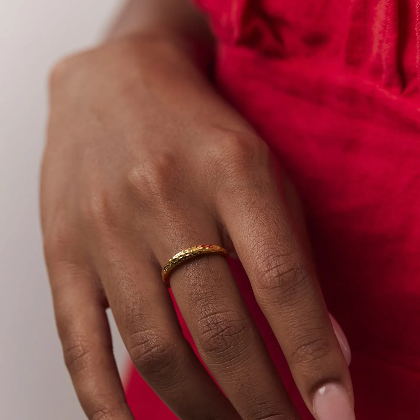 Hot STILNEST Hammered Thin Bombé Ring | 585 Gold