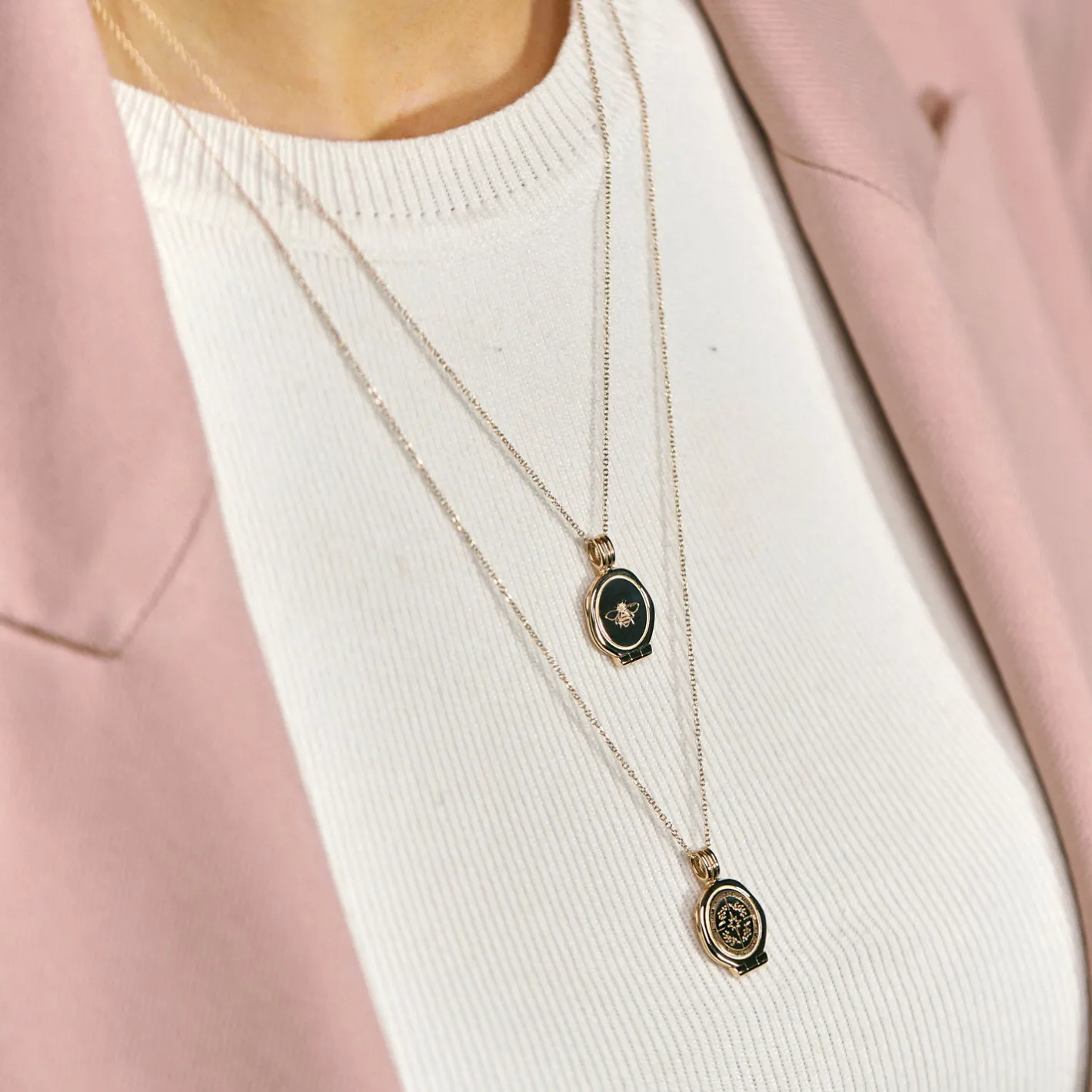 Flash Sale STILNEST Honey Bee Seal Medaillon Anhänger