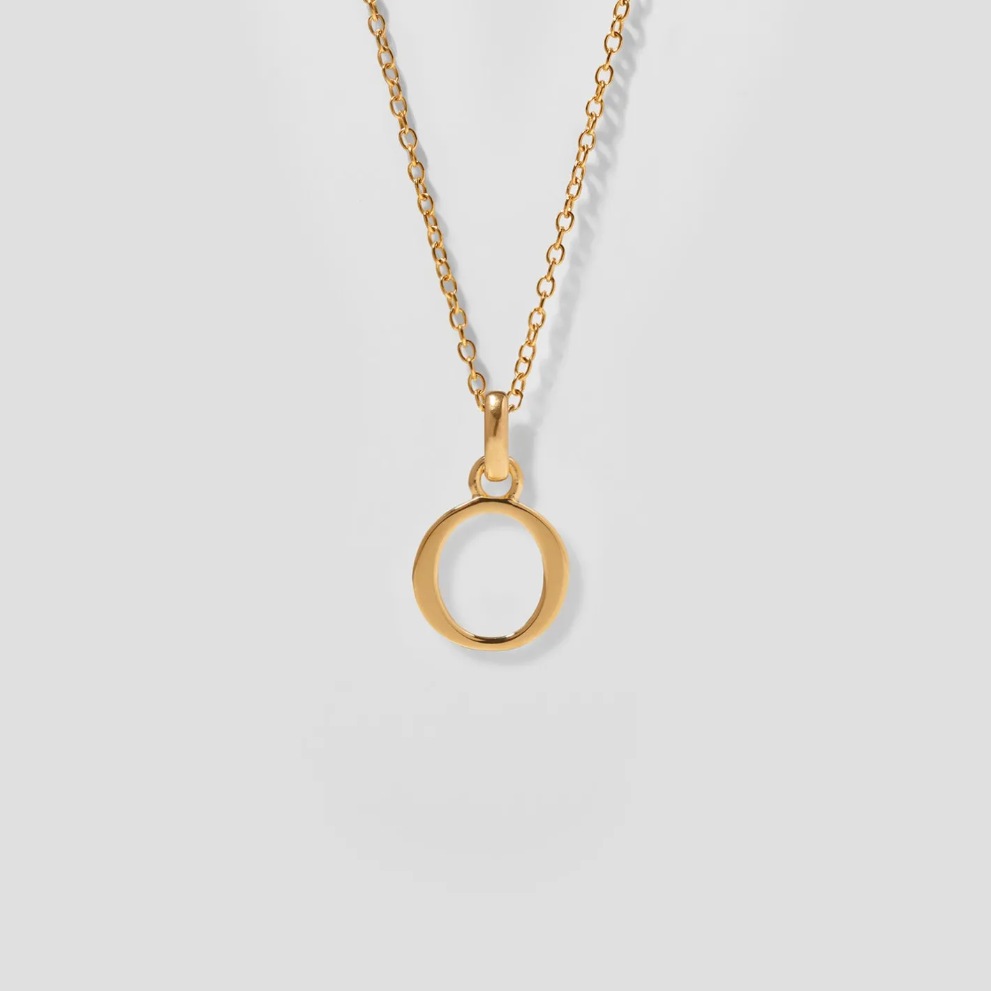 Shop STILNEST Initial mit Ankerkette 24k Gold Vermeil