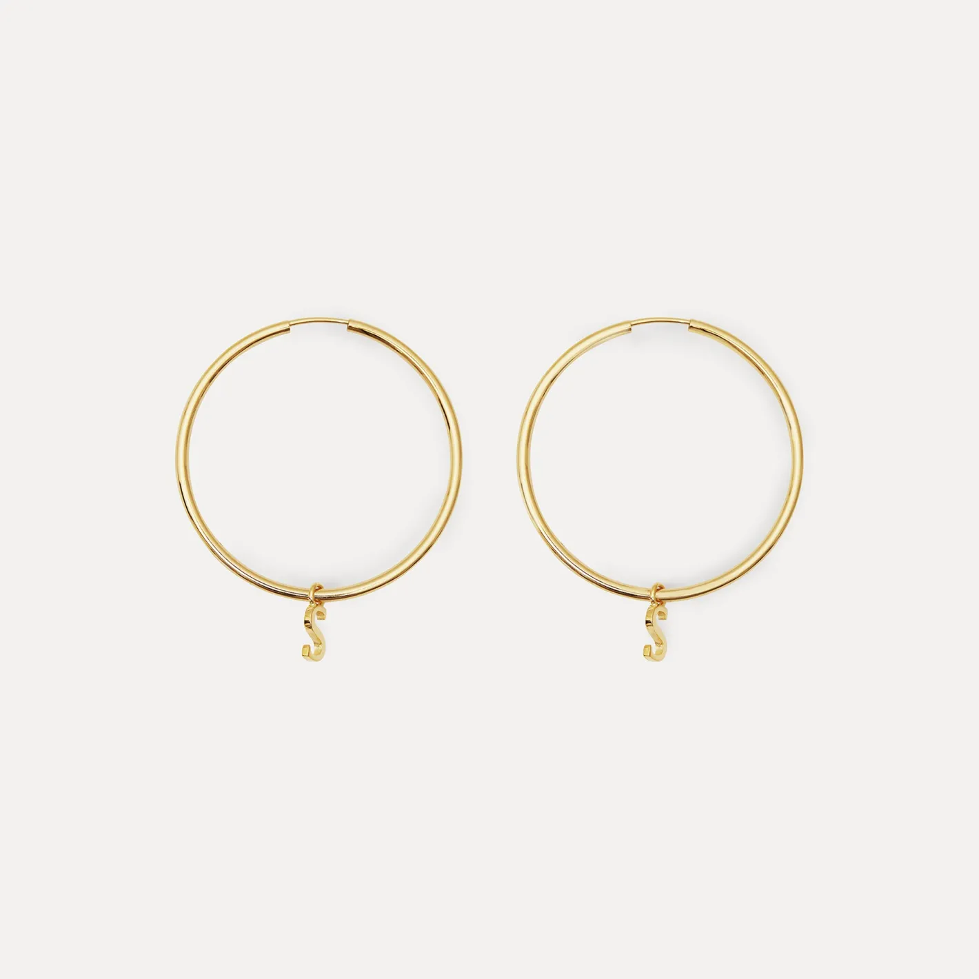 Sale STILNEST Mini Initial Creolen Ohrringe Groß | 585 Gold
