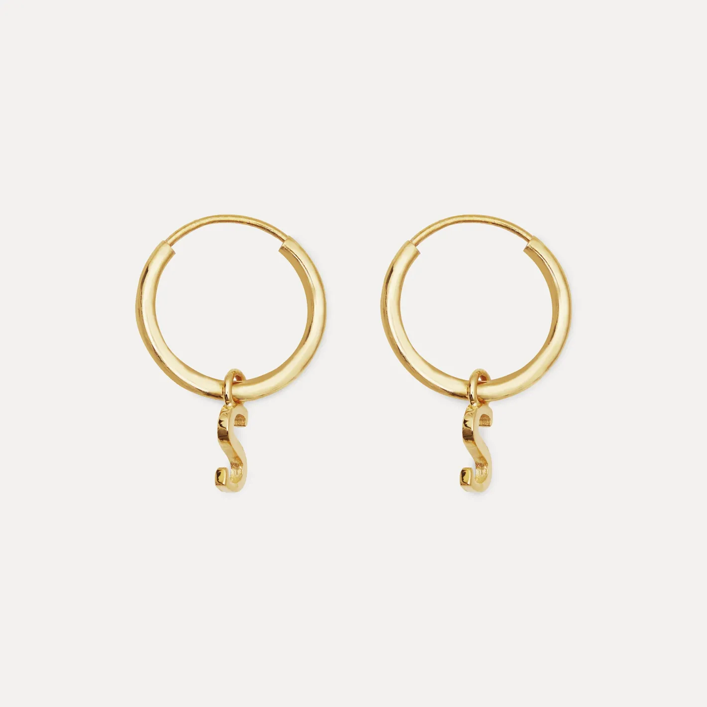 Flash Sale STILNEST Mini Initial Creolen Ohrringe Klein | 585 Gold
