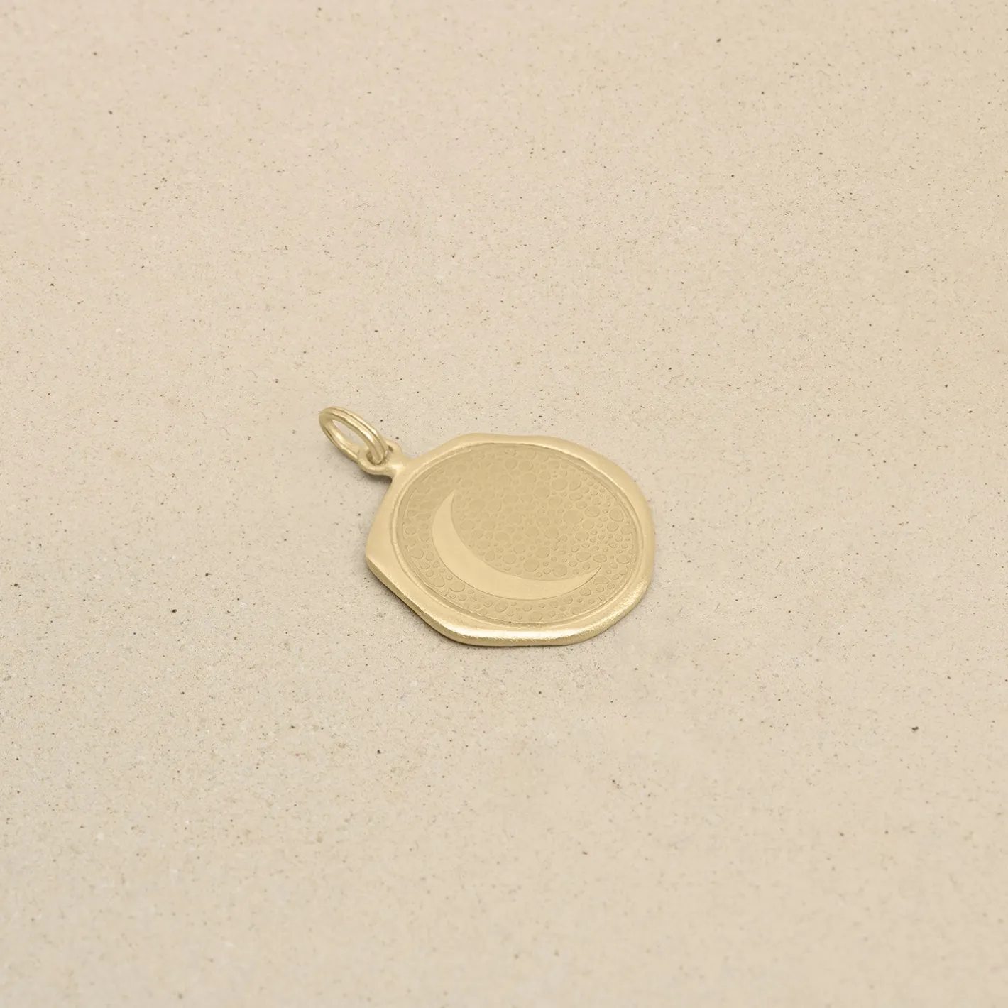 Best STILNEST Moon Large Seal Anhänger | 585 Gold