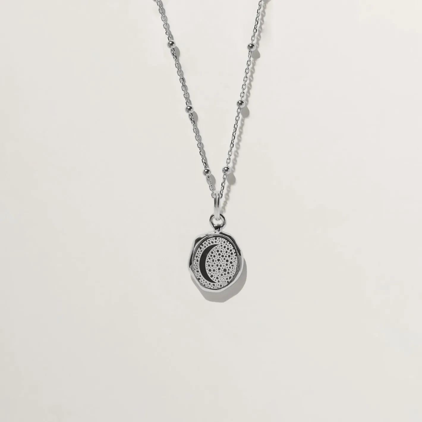 New STILNEST Moon Seal Kette