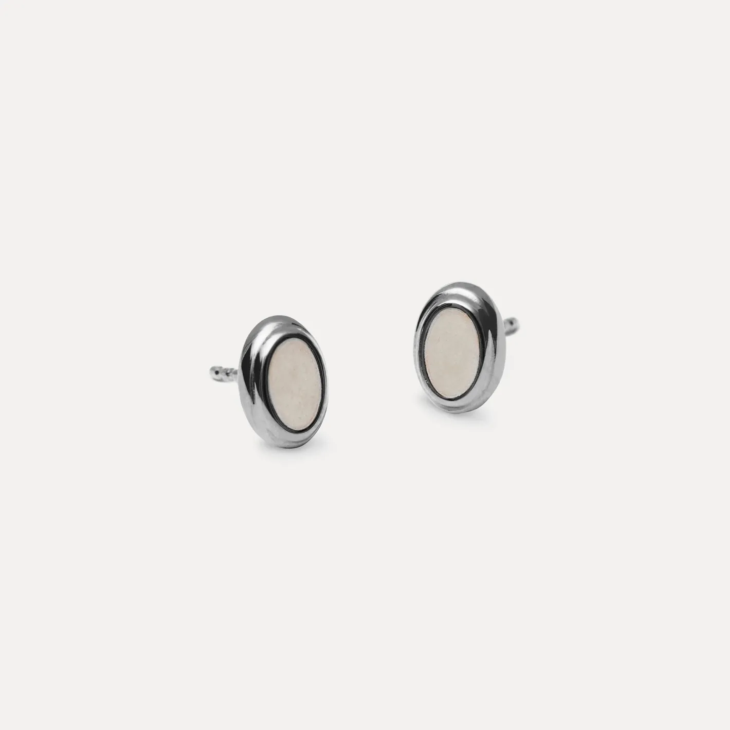 Shop STILNEST Perlenweiß Enamel Ohrstecker Ohrringe