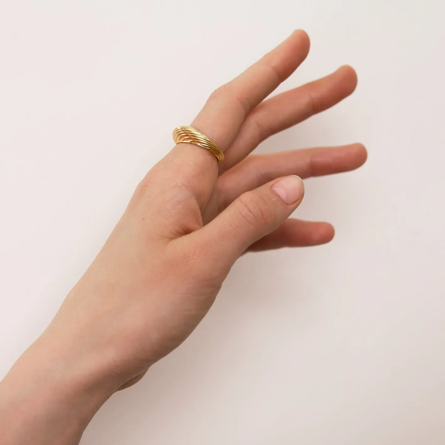 New STILNEST Ribbed Bombé Ring