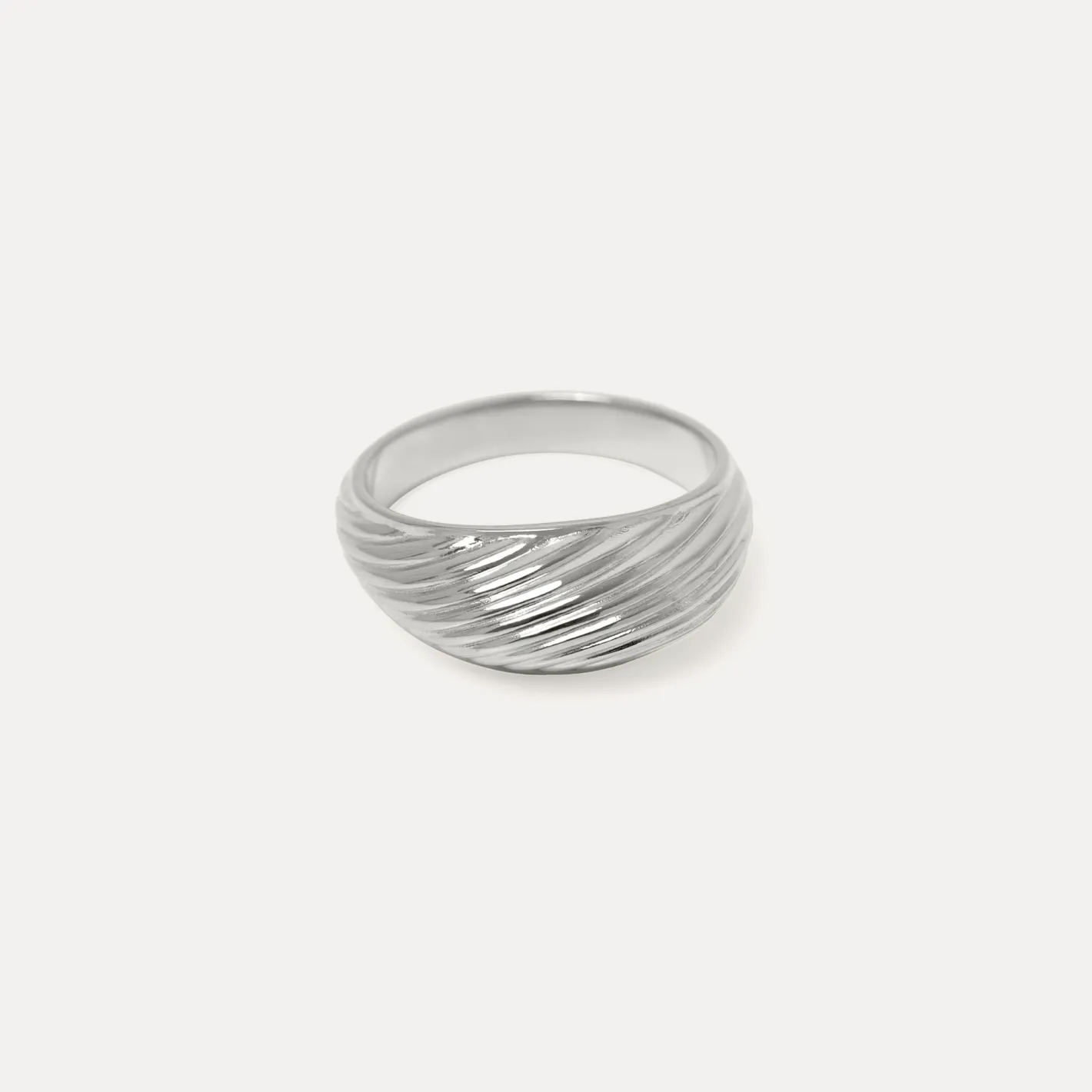 New STILNEST Ribbed Bombé Ring