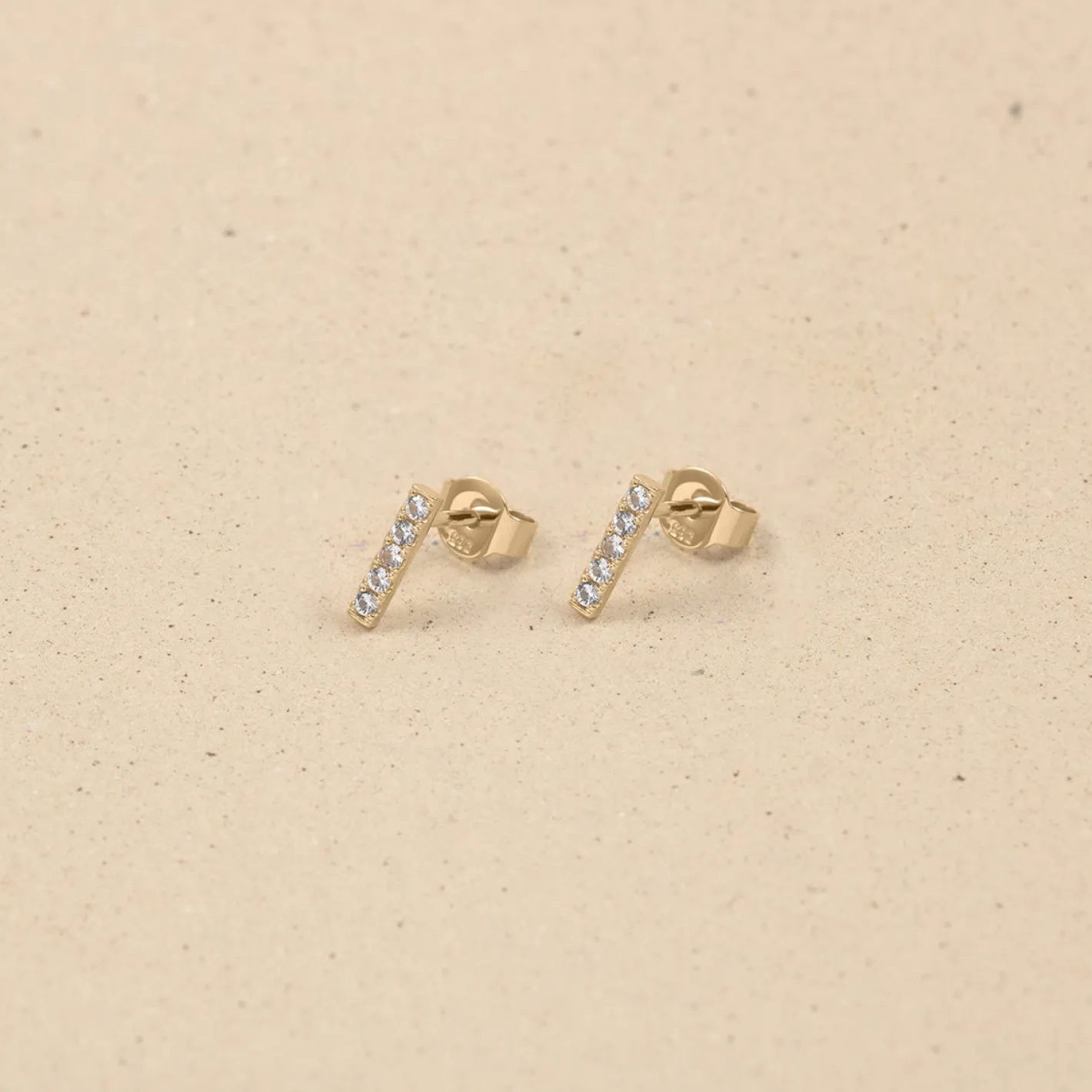 Cheap STILNEST Weißer Saphir Pavé Bar Ohrstecker Ohrringe | 585 Gold